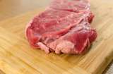 Proponen un impuesto a la carne de res para reducir su huella de carbono