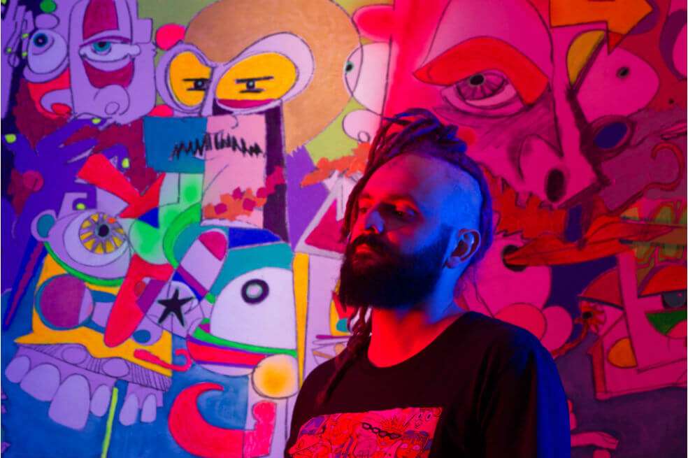 Imagen de Moyo, artista que trabaja en la construcción a través de capas que encuentran su origen en el color, la textura y la gravedad.
/ Cortesía