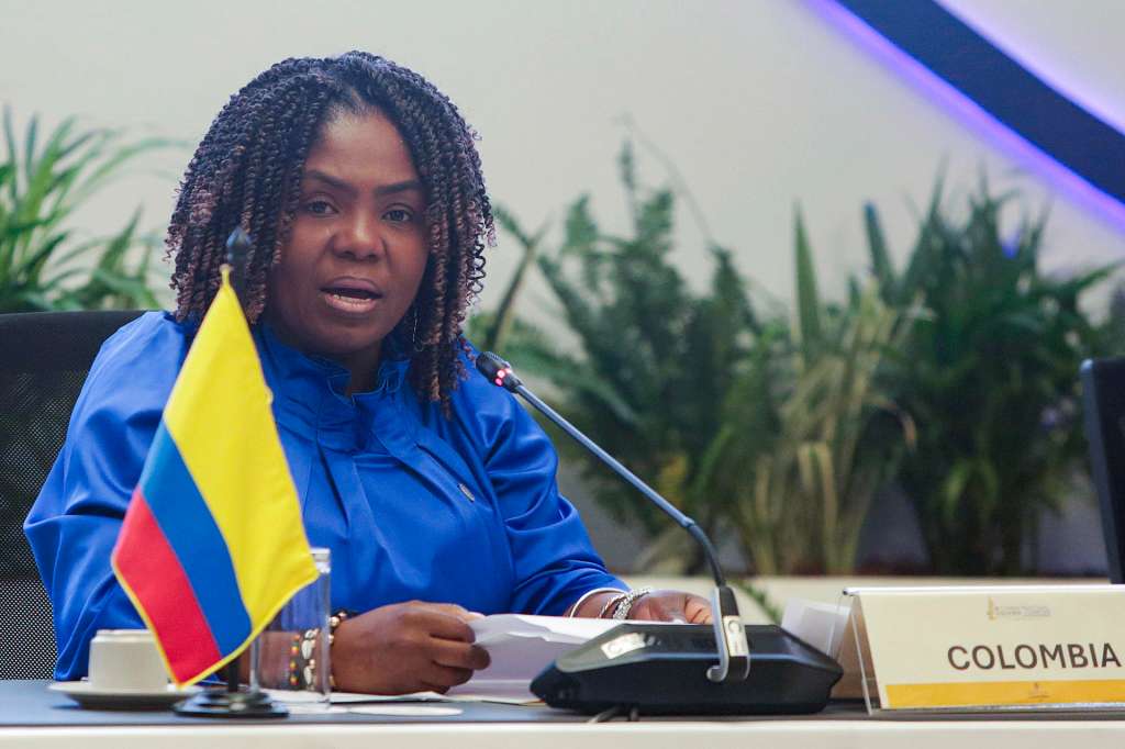 AME1470. CARTAGENA (COLOMBIA), 28/05/2025.- La vicepresidenta de Colombia, Francia Márquez, participa en la III Cumbre Ministerial Colombia-Caricom este miércoles, en Cartagena (Colombia). El Gobierno colombiano y la Comunidad del Caribe (Caricom) buscan en Cartagena de Indias articular esfuerzos para enfrentar juntos la crisis climática y las guerras arancelarias, acciones con las que apuntan a fortalecer el "cuidado de la vida de la región". EFE/ Ricardo Maldonado Rozo