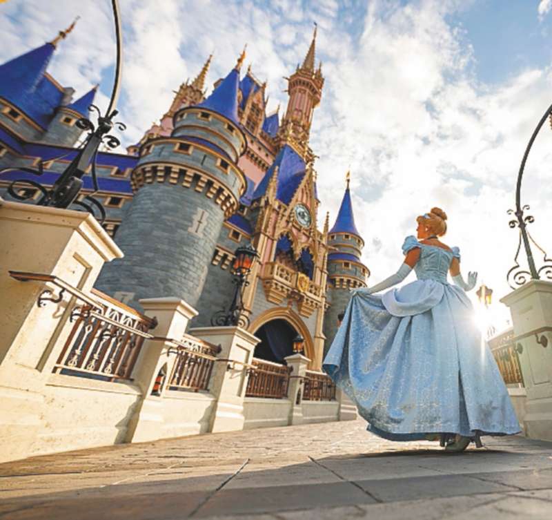 El castillo de Cenicienta es el Ìcono del parque Magic Kingdom.