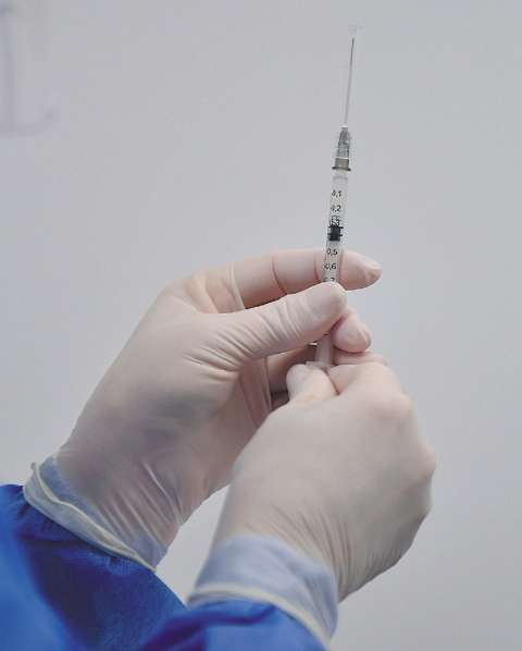 Administrar varias dosis de refuerzo a corto plazo es insostenible: EMA y FDA