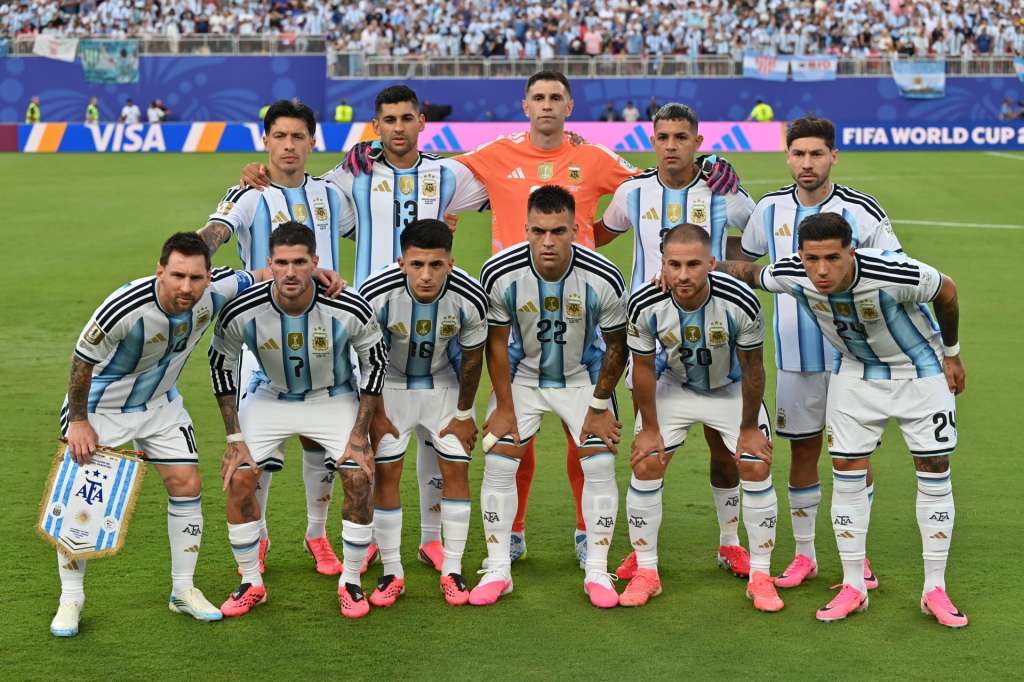 KANSAS CITY (United States), 16/06/2026.- Players of Argentina pose for a family picture ahead of the FIFA World Cup 2026 group stage match Argentina against Algeria, in Kansas City, Missouri, USA, 16 June 2026. EFE/EPA/AMY KONTRAS