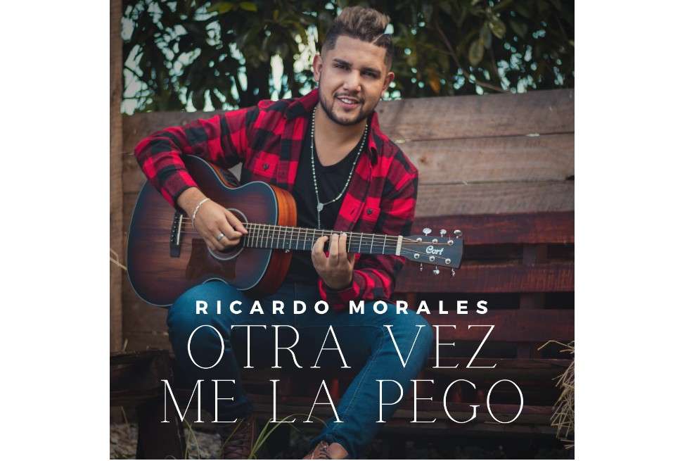 Ricardo Morales fusiona elementos de la música regional mexicana con las sonoridades del género popular colombiano.