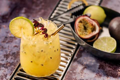 Mocktail de maracuyá, la bebida ideal para brindar en Año Nuevo
