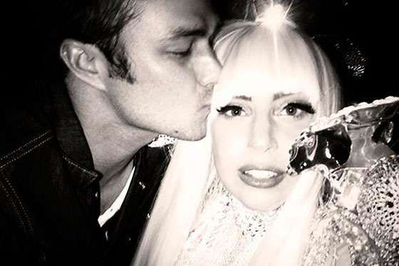 Lady Gaga recibe un juguete sexual de cumpleaños