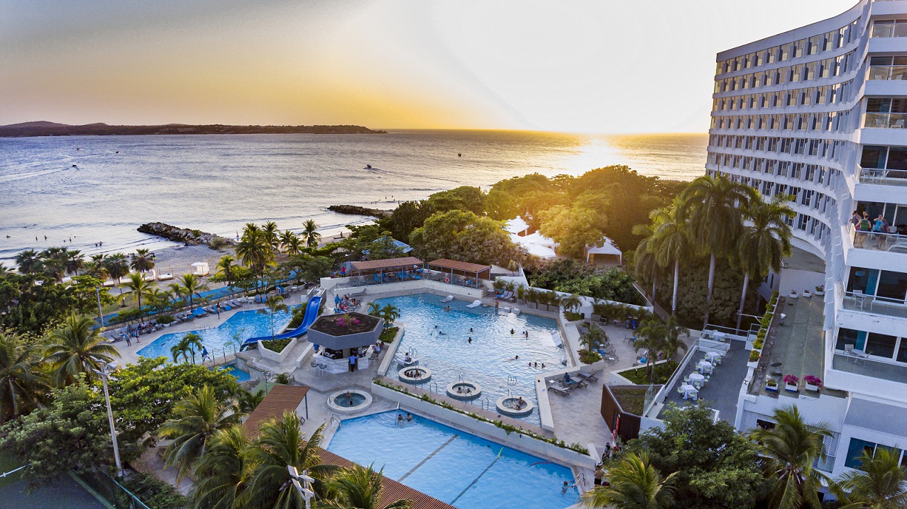 Hilton Cartagena, en lo que respecta a su oferta de bodas, es uno de los hoteles que se caracteriza por tener la mayor cantidad de espacios al aire libre.