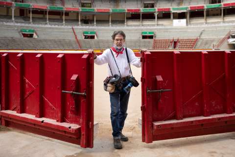 Álvaro Barrientos, el fotógrafo colombiano del sempiterno fular, se despide de San Fermín