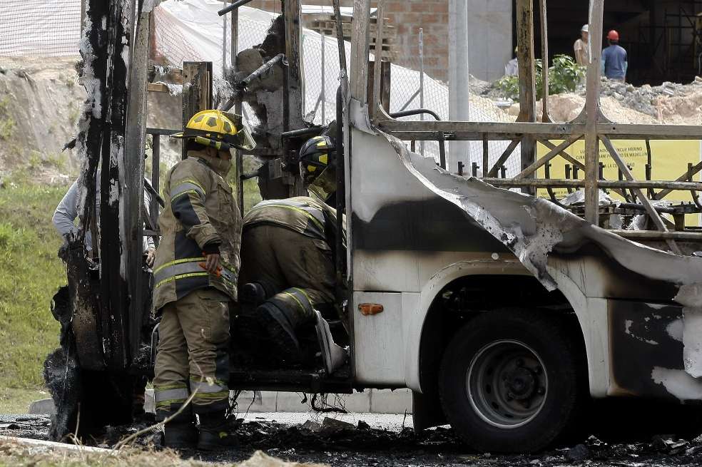 El poder del clan Úsuga se extiende hasta Medellín, donde quemaron una buseta alimentadora del Metro en el paro armado que adelantaron los pasados 31 de marzo y 1° de abril, y que afectó a otros 35 municipios del país. / EFE