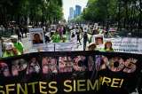 Madres mexicanas marchan en su día reclamando por sus hijos desaparecidos