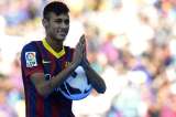 Neymar, presentando en el Camp Nou ante 50.000 aficionados del Barcelona