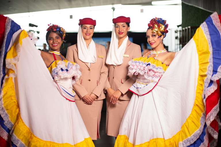 Los pasajeros de los vuelos en ambas direcciones entre Dubái y Bogotá deben cumplir con las regulaciones de entrada a los Estados Unidos y tener los documentos requeridos, debido a los trámites de inmigración en Miami.
