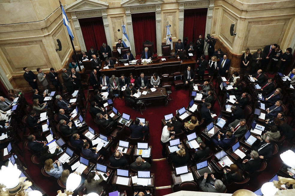 Sesión del Senado argentino para debatir el proyecto de ley sobre el aborto. / EFE
