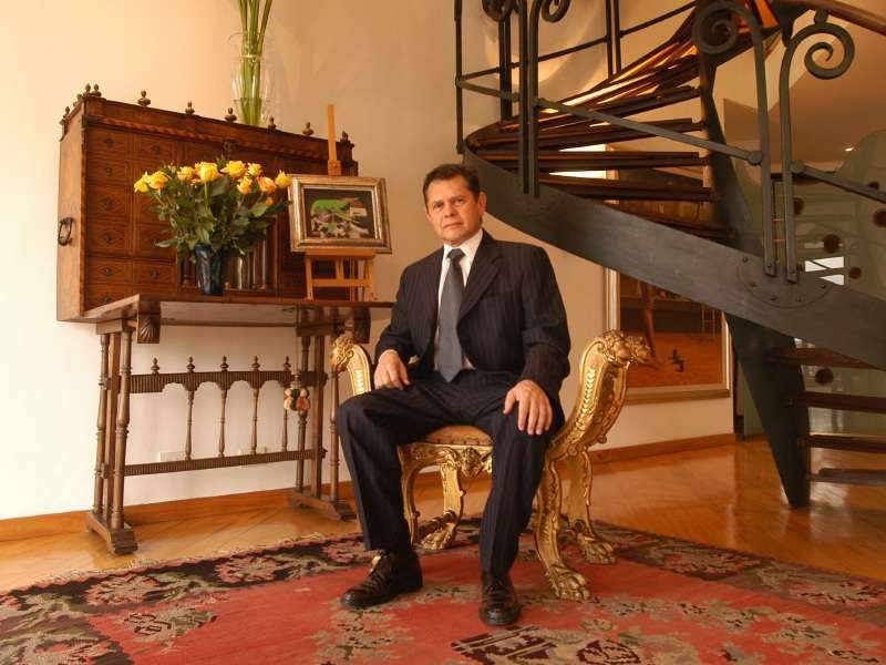 Carlos Mattos hace parte de una conocida y adinerada familia de Valledupar que, a su vez, tiene conexiones políticas a nivel regional y nacional. 