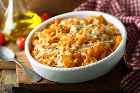 Cinco pasos para cocinar pasta con salsa de queso holandés