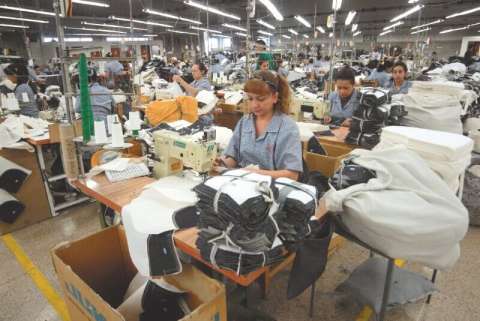 Procuraduría pide a la Corte Constitucional tumbar nuevos aranceles a textiles