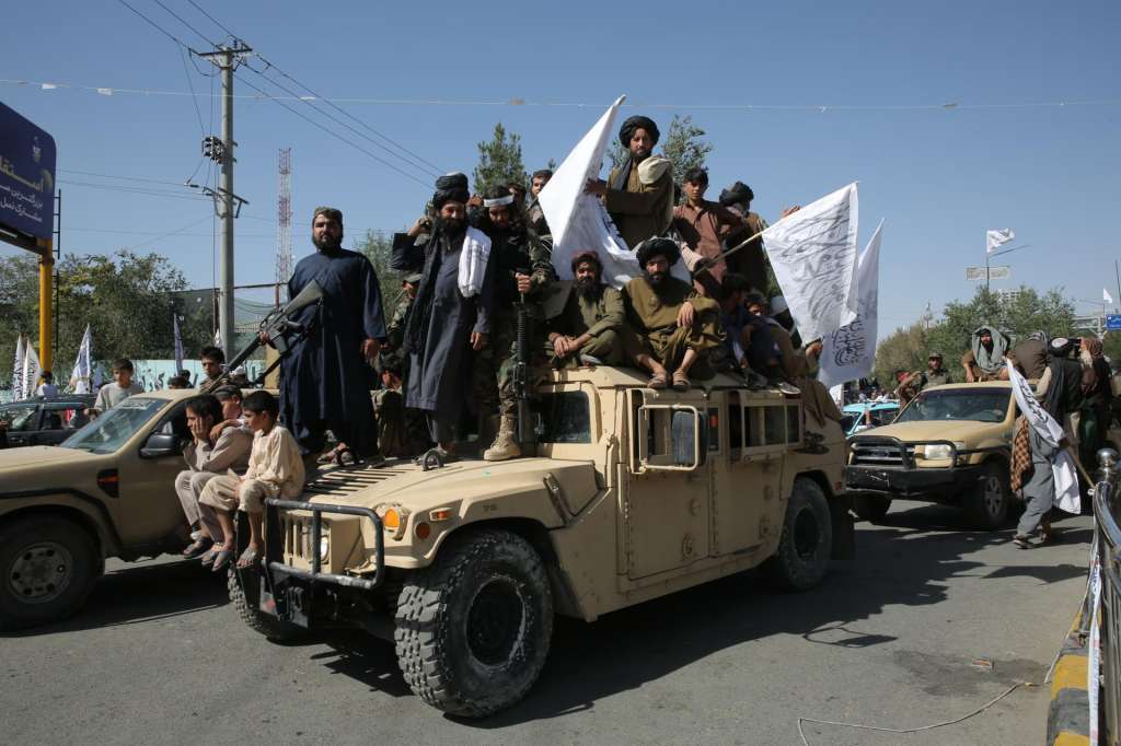 Kabul (Afghanistan), 15/08/2026.- Supporters of Taliban government rally as part of celebrations to mark the fifth anniversary of the Taliban takeover of Afghanistan, in Kabul, Afghanistan, 15 August 2026. Afghanistan marks five years since the Taliban returned to power and entered Kabul on 15 August 2021, following the collapse of the former government and withdrawal of US-led forces. (Afganistán) EFE/EPA/SAMIULLAH POPAL