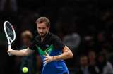 Másters de París: Djokovic cumplió, Sinner sufrió y Medvedev se despidió