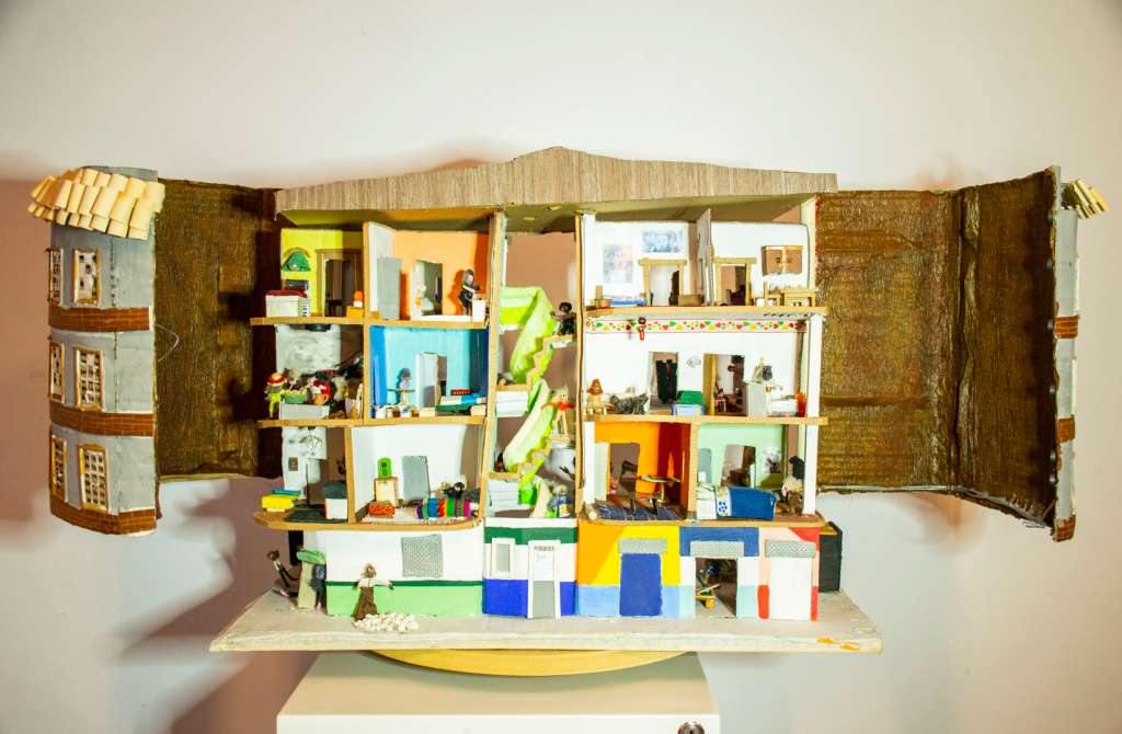 Maqueta, una versión de cómo era la vida en el Bronx, antes de la intervención de 2016.