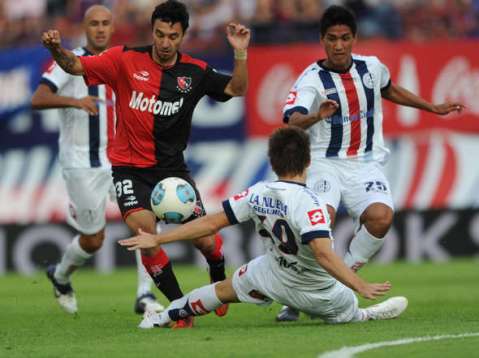 Newell’s alcanza en el liderato al Lanús