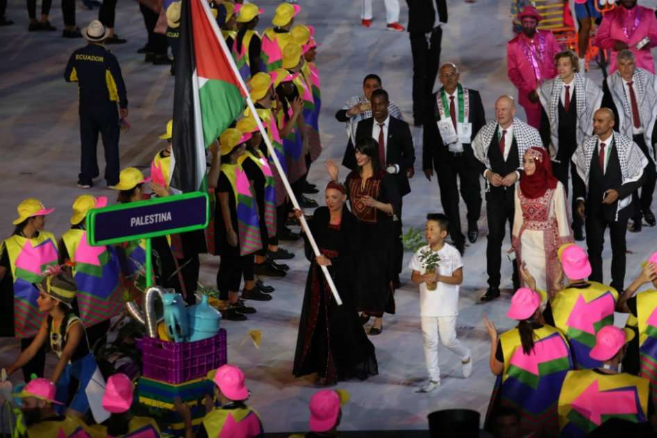 La delegación palestina durante la inauguración de los Juegos Olímpicos.  / EFE