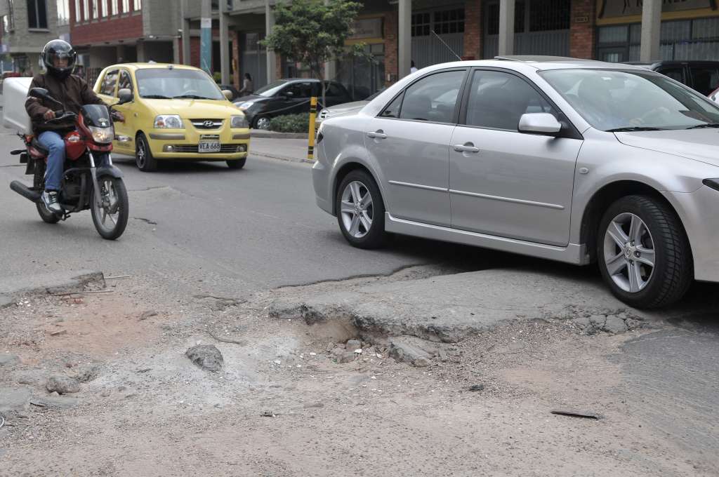 Huecos en diferentes calles de Bogotá.