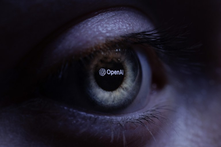 OpenAI responde a la demanda de Apple y niega haber robado secretos comerciales