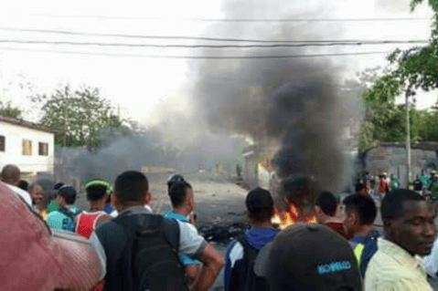 Incendios, bloqueo de vías y enfrentamientos en Urabá tras levantamiento del paro cívico