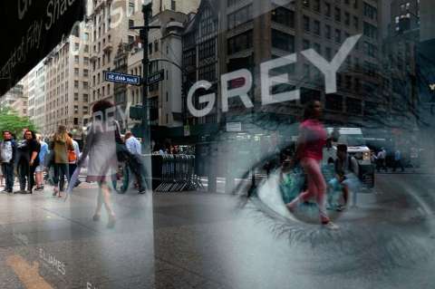 Fans de "Cincuenta sombras de Grey",  en trance por salida nuevo libro