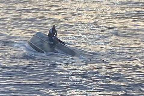 Desaparecen 39 personas tras volcarse un barco en las costas de Florida