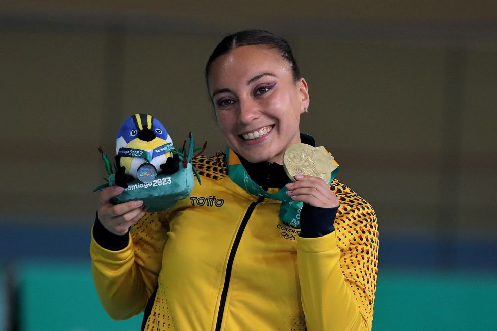 Sandra Díaz, con la medalla de oro del patinaje artístico.