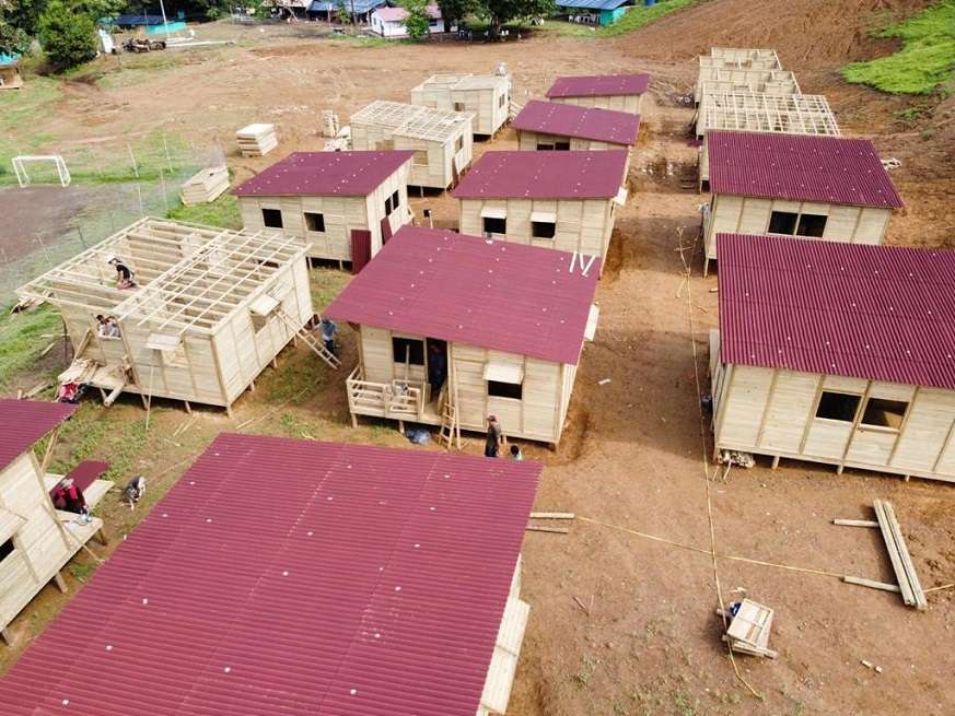 En los terrenos comprados por el Gobierno ya fueron construidas 63 soluciones temporales de vivienda para los exguerrilleros y se avanza en las viviendas definitivas.