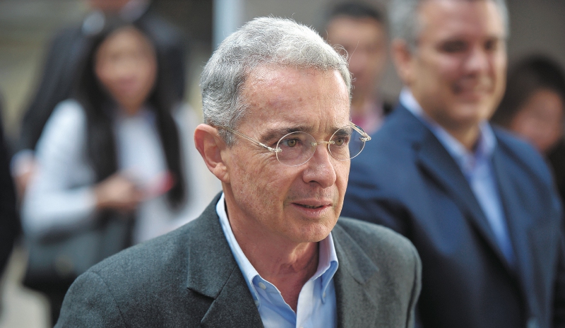 El expresidente Álvaro Uribe salió en defensa del actual mandatario tras las marchas en Madrid, España. 