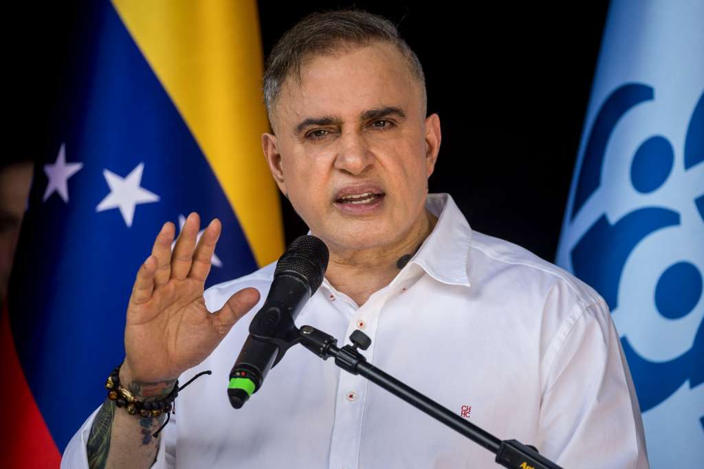 AME321. CARACAS (VENEZUELA), 23/10/2024.- Fotografía de archivo del 23 de octubre de 2024 del fiscal general de Venezuela, Tarek William Saab, durante un acto, en Caracas (Venezuela). Saab anunció este viernes que su despacho solicitó ante los tribunales revisar 225 casos del total de detenidos tras las presidenciales del 28 de julio -estimado en 2.400 personas por el Ejecutivo-, sin precisar si se trata de posibles excarcelaciones. EFE/ Miguel Gutiérrez ARCHIVO