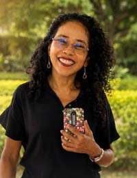 Isabel Guasaquillo nació en Cali. Fue química y trabajó en Suiza y Colombia en temas de investigación en salud.