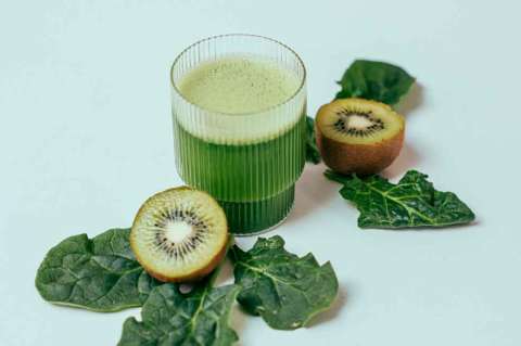 ¿Cuáles son las razones por las que hay que tomar jugo de espinaca?
