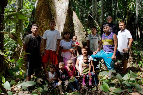 La lucha de una familia nukak por restaurar la Amazonia