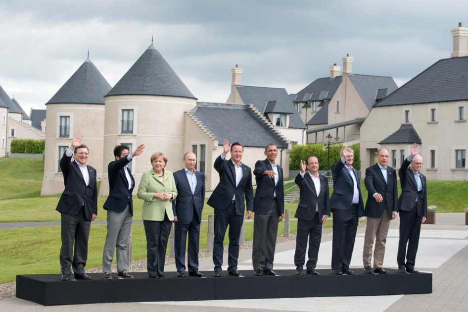 Cancilleres, presidente s y líderes del grupo G8, los países más industrializados, durante la cumbre celebrada en Reino Unido./ AFP