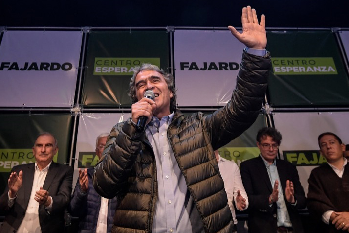 Sergio Fajardo, celebra.
