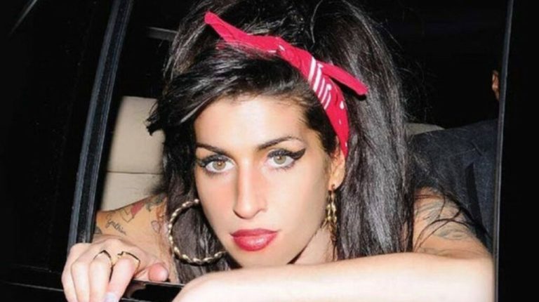 Los diarios personales de Amy Winehouse serán publicados en un libro inédito