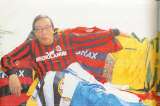 Orlando plata Garavito, el hombre de las camisetas
