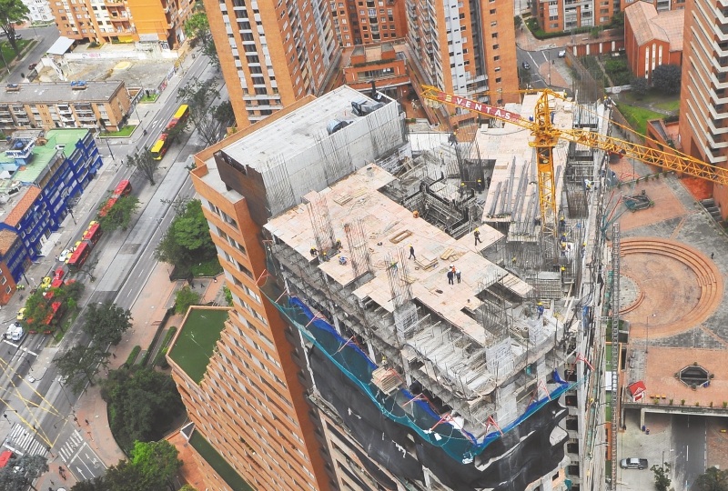 Una de las prioridades del POT será densificar más la ciudad con edificaciones en altura y así priorizar el espacio público. / Cristian Garavito - El Espectador