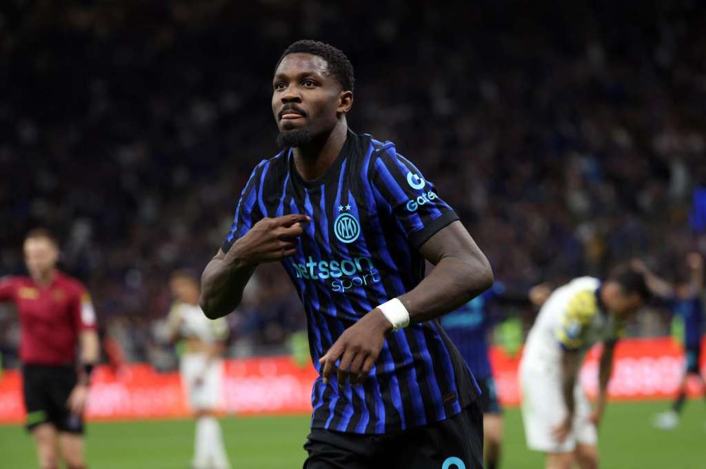 MILAN (Italy), 03/05/2026.- Inter Milan's Marcus Thuram celebrates after scoring the 1-0 goal during the Italian Serie A soccer match between Inter Milan and Parma Calcio in Milan, Italy, 03 May 2026. (Italia) EFE/EPA/MATTEO BAZZI