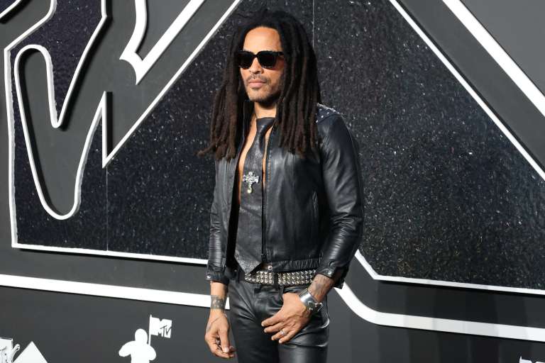 AME8404. NUEVA YORK (ESTADOS UNIDOS), 11/09/2024.- El cantante Lenny Kravitz posa durante la alfombra roja de los MTV Video Music Awards 2024 en el UBS Arena este miércoles, en Nueva York (Estados Unidos). EFE/ Octavio Guzmán