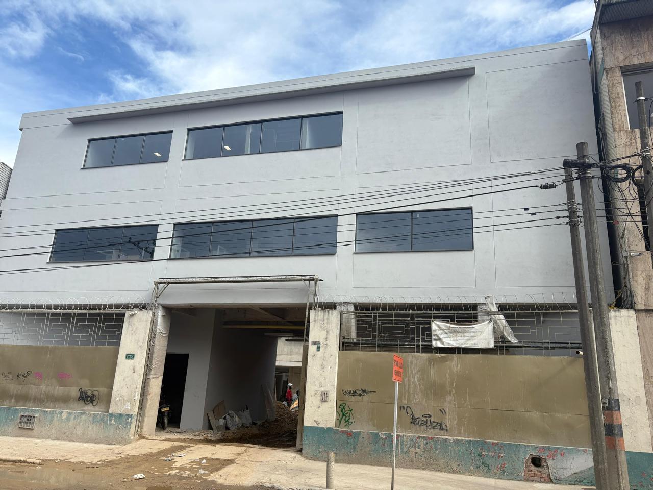 La segunda fase del Centro Especial de Reclusión de Puente Aranda, que debía entregarse en febrero de 2025, sigue sin completarse y ahora la obra tiene como nueva fecha tentativa diciembre de este año.