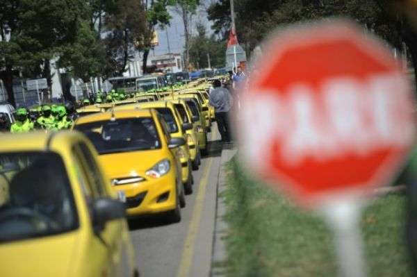 Según las autoridades, la manifestación del 5 de enero logró salirse un poco de control, pues terceros aprovecharon para cometer actos de vandalismo. / Foto: Daniel Iannini / El Espectador.