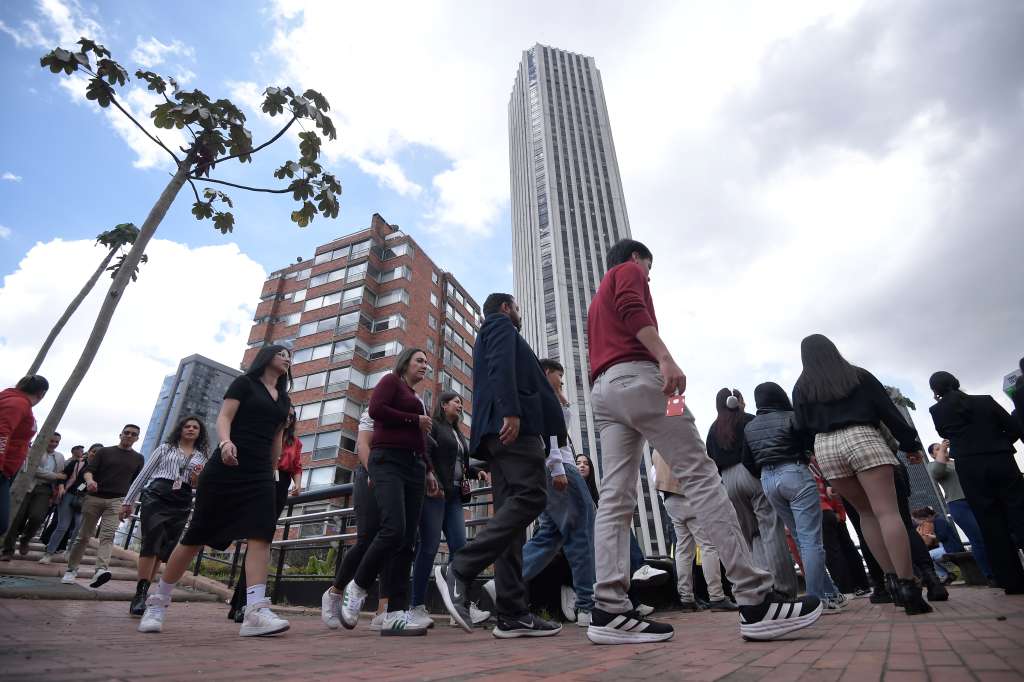 A las 10:30 de la mañana de este miércoles, las alarmas de emergencia sonaron en gran parte de la capital. Era el inicio del simulacro distrital, una jornada que busca fortalecer la cultura de prevención y medir la reacción de ciudadanos, empresas, colegios y entidades frente a posibles desastres.