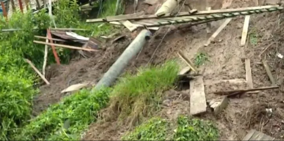 El deslizamiento en la zona montañosa de la localidad dejó a 36 familias en riesgo de perder sus casas.