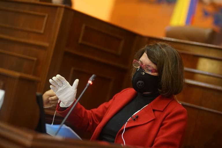 La senadora Aída Avella durante el discurso de la oposición