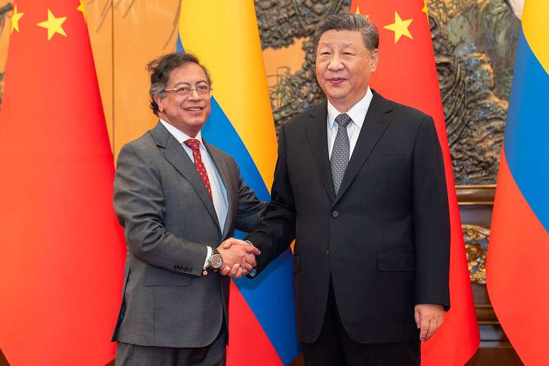 El presidente Gustavo Petro con su homólogo chino, Xi Jinping.