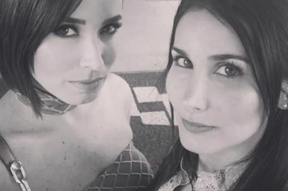 Majida actúa con su hermana Jordana Issa en la serie “Sin tetas sí hay paraíso. El regreso”. / Cortesía